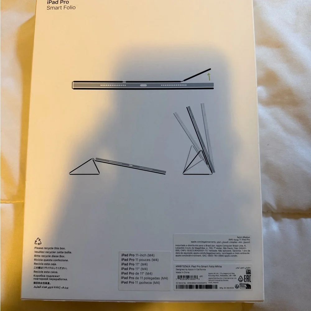 Apple Smart Folio for iPad Pro 11-inch M4/M5 White ​​​​​​​Brand NEW